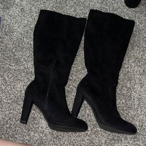 NWT Charolette Russe Black Faux Suede Wide Calf Heeled Boots Size 10